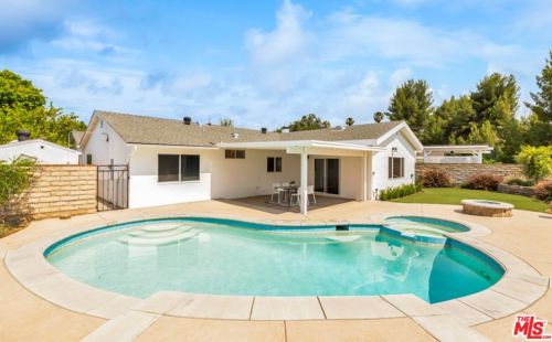 22379 Barbacoa Dr, Santa Clarita, CA 91350-2249