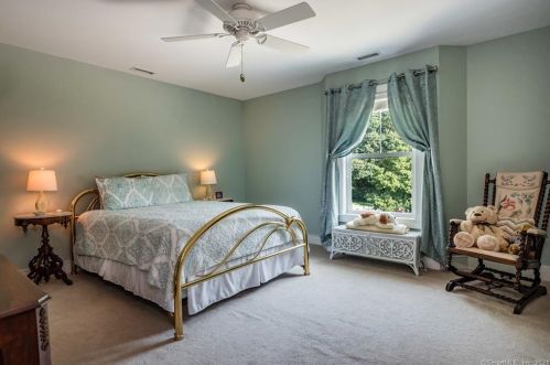 20 Jordan Cove Rd, Waterford CT  06385-3227 exterior