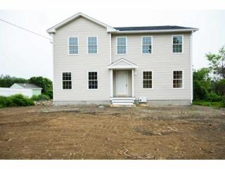 1117 Crandall Rd, Tiverton, RI 02878-2749