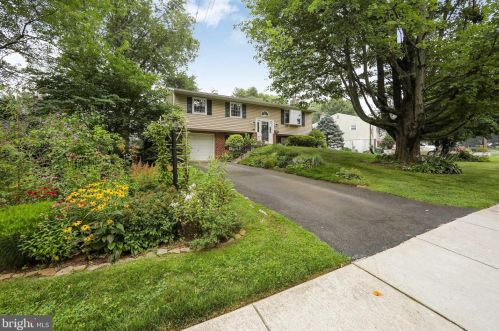 27 Brentwood Dr, Willow Grove, PA 19090-4207