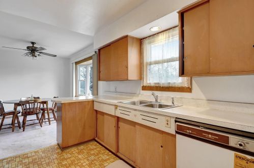 6007 47 Ave, Kenosha WI 53142-1319 exterior