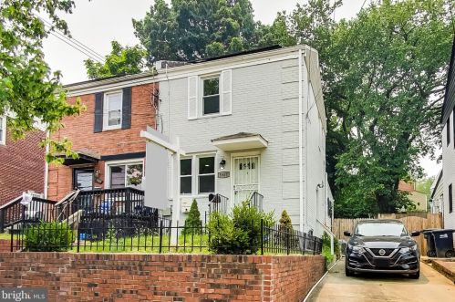 5507 Bass Pl, Washington, DC 20019-6381