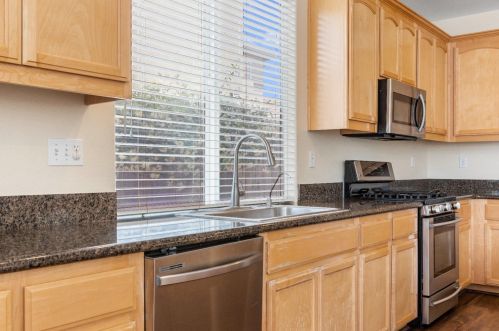 2228 Clock Tower Ct, Riverbank CA  95367-9427 exterior