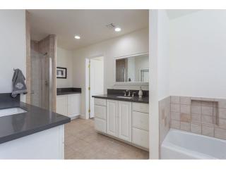 9615 Farralone Ave, Chatsworth CA  91311-4730 exterior