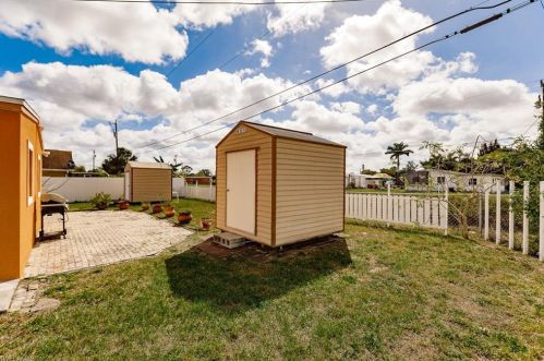 1165 Cherokee Ave, Lehigh Acres FL 33936-6804 exterior