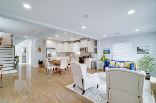 207 Butler St, Westbury NY  11590-3129 exterior