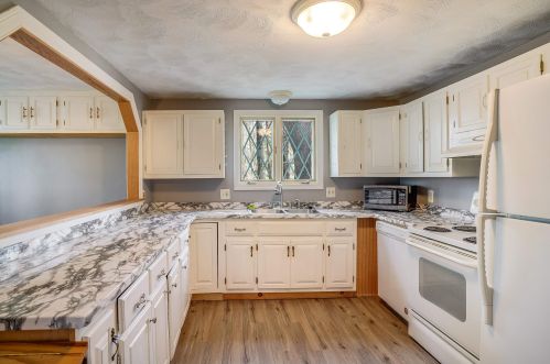 11 Stonewall Rd, Alton NH  03809-5149 exterior