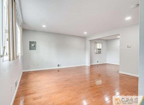 11 Hyde Ave, Iselin NJ  08830-2339 exterior