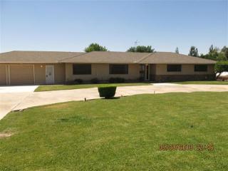 3569 Mccall Ave, Tivy Valley, CA 93657-9319