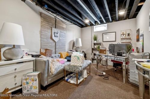 6 Courtney Ct, East Freehold NJ 07728-9563 exterior