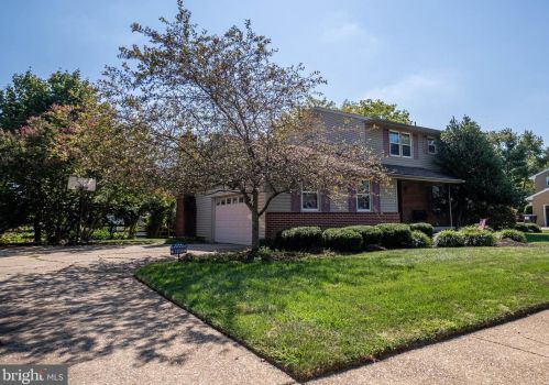 2108 Weatherton Dr, Wilmington, DE 19810-2311