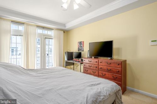 7100 Little Thames Dr, Gainesville VA  20155-4049 exterior