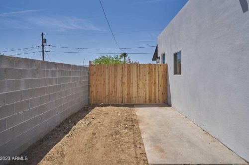1811 Encinas Ln, Phoenix AZ  85040-1414 exterior