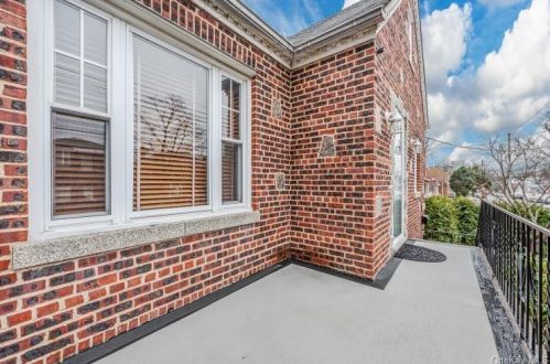 2426 Fish Ave, Bronx, NY 10469-5718