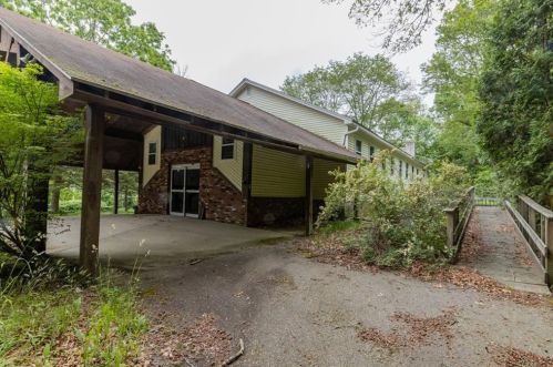65 Highview Ave, Richmond, RI 02832-1705