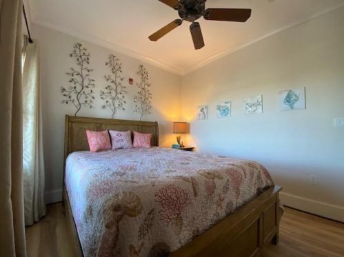 112 Franklin Blvd, Saint George Island, FL 32328-2737