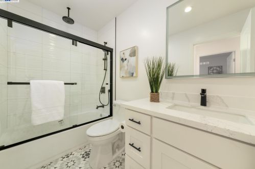 16609 Winding Blvd, San Leandro CA  94578-1248 exterior