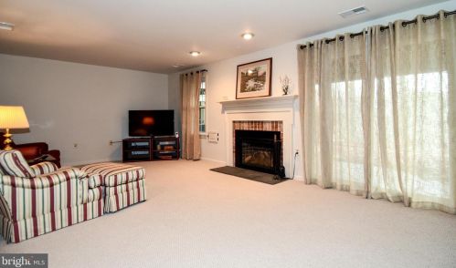 7833 Painted Daisy Dr, Springfield VA  22152-3850 exterior
