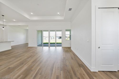 409 6th Ter, Cape Coral FL  33990-1529 exterior