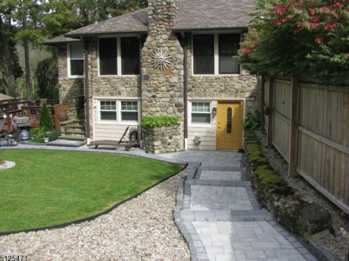 3 Park St, Belvidere, NJ 07823-3031