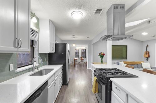 1502 Meadow Glen St, Richardson TX  75081-2541 exterior