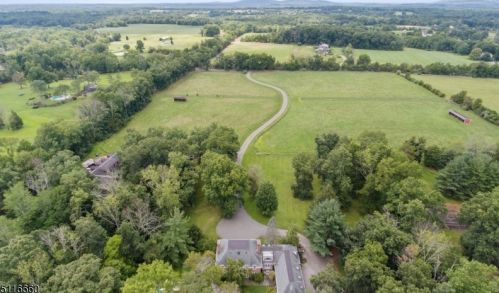 400 Larger Cross Rd, Bedminster NJ  07921-2724 exterior