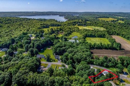 80 Circle Dr, Litchfield CT  06750-1710 exterior