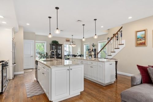 15 Cherry St, Danvers, MA 01923-2880