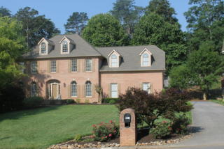 911 Shade Tree Ln, Knoxville, TN 37922-5240