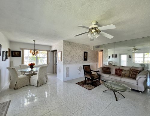 162 Sheffield G, West Palm Beach, FL 33417-1521