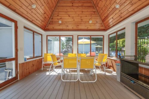 135 Hooker Farm Rd, Salem NH  03079-1815 exterior