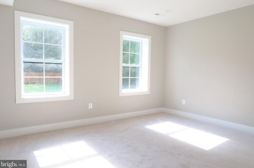 7016 Ridgeway Dr, Springfield VA  22150-3028 exterior