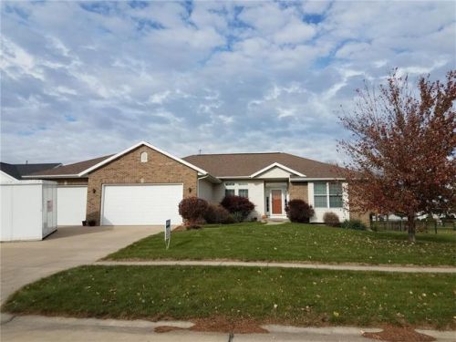 340 Pine Crest Dr, Robins, IA 52328-9507