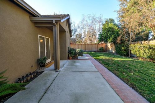 1955 Tuolumne Rd, Turlock CA  95382-8912 exterior