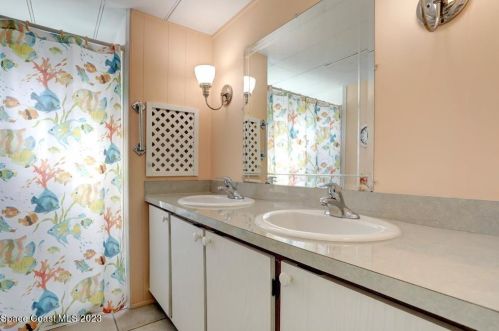 925 Hawthorn Cir, Sebastian FL  32976-7500 exterior