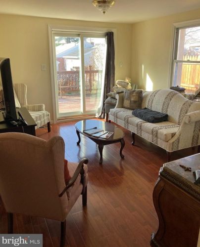 2104 Borbeck Ave, Philadelphia PA 19111-3105 exterior