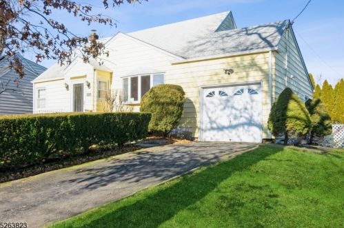 1095 Elm Ter, Rahway, NJ 07065-1837