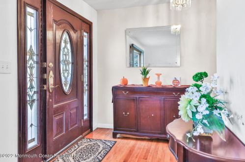 82 Glenwood Dr, Tinton Falls, NJ 07724-2742
