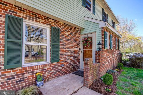 2036 Fort Bevon Rd, Harleysville, PA 19438-3328