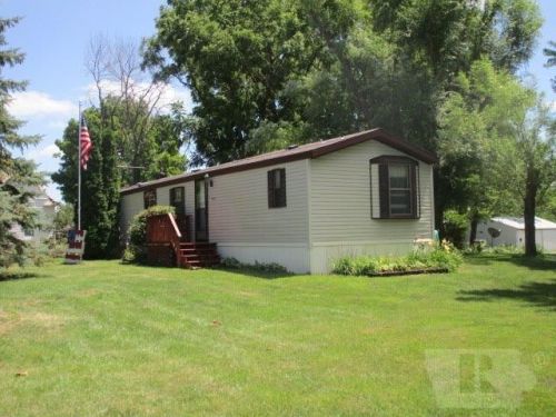 604 Maple Ave, Libertyville, IA 52567-9734