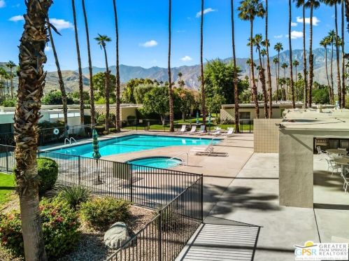 320 Desert Lakes Dr, Palm Springs CA  92264-5514 exterior