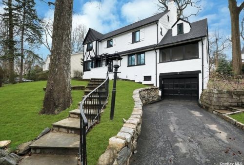 12 Shadow Ln, Great Neck, NY 11021-2511