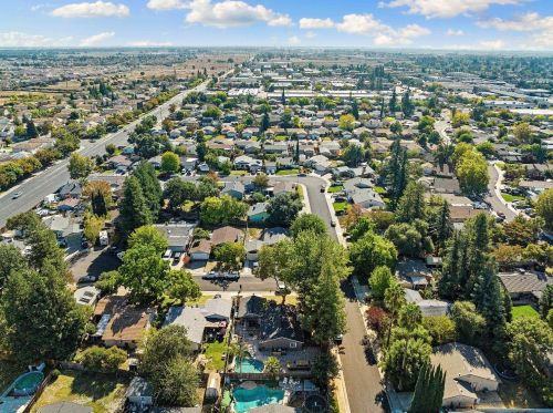 9271 Briles Ct, Elk Grove CA  95624-2451 exterior