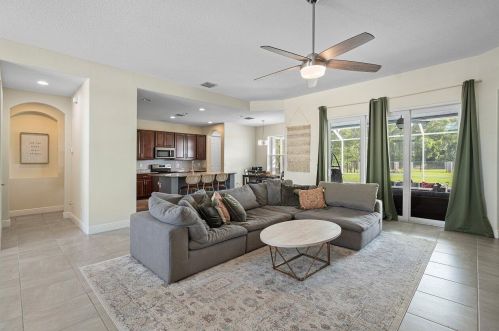 364 Saginaw Ave, Fort Pierce FL  34953-5988 exterior