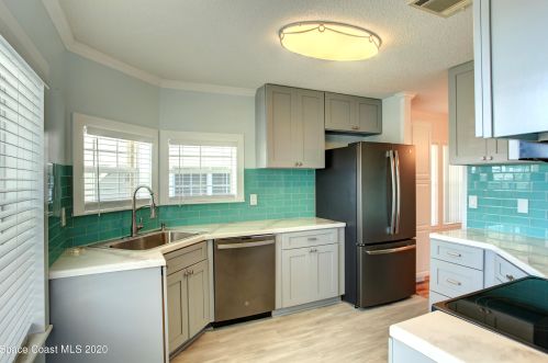 620 Puffin Dr, Sebastian FL  32976-7803 exterior