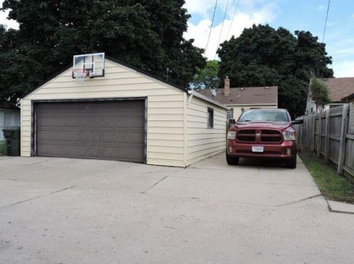 2225 107, Milwaukee WI 53226-2321 exterior