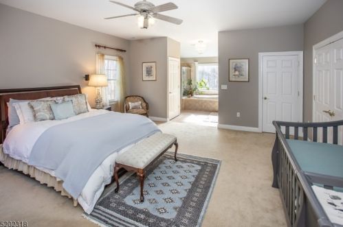 42 King George Rd, Warren NJ  07059-7045 exterior