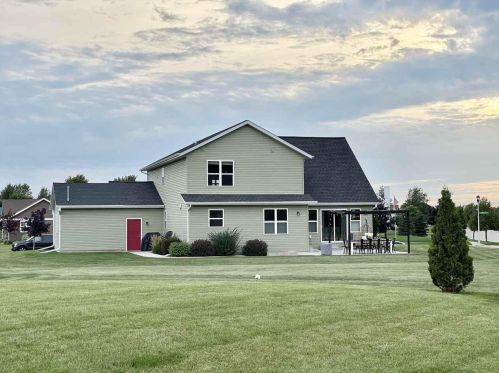 401 Sweetflag Ave, Fond Du Lac WI  54935-1875 exterior