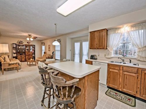 939 Normandy Dr, New Kensington, PA 15068-6868