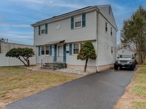 15 Alexander St, Manchester, CT 06040-3902